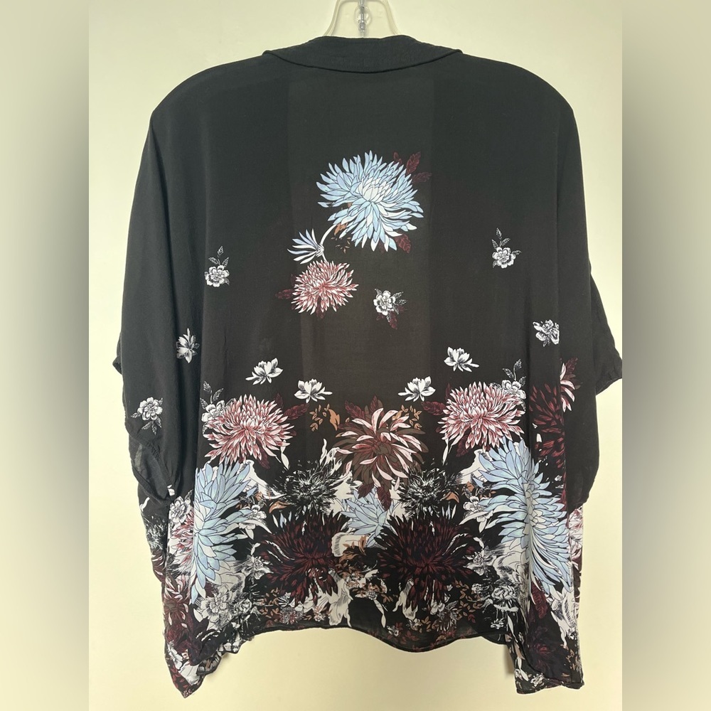 Beautiful ARITZIA TALULA floral kimono - Picture 8 of 9